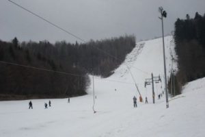 zjazdovka osvetlenie lyžiarskej zjazdovky lyžovačka